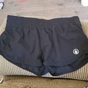 EUC VOLCOM Black shorts